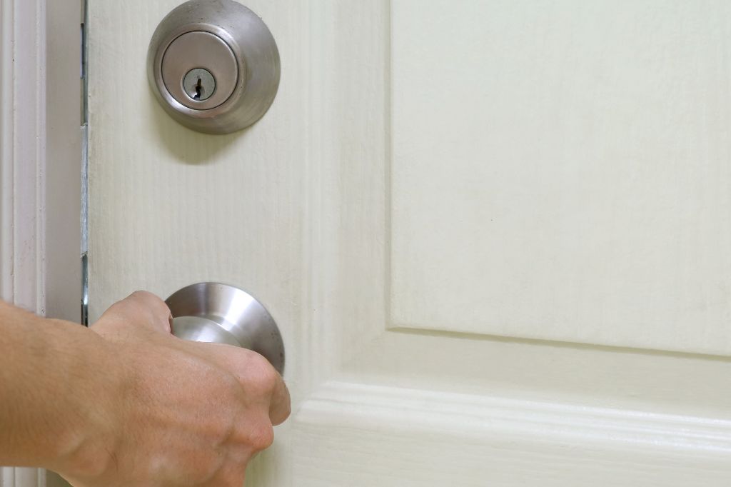 como prevenir ocupación hogar